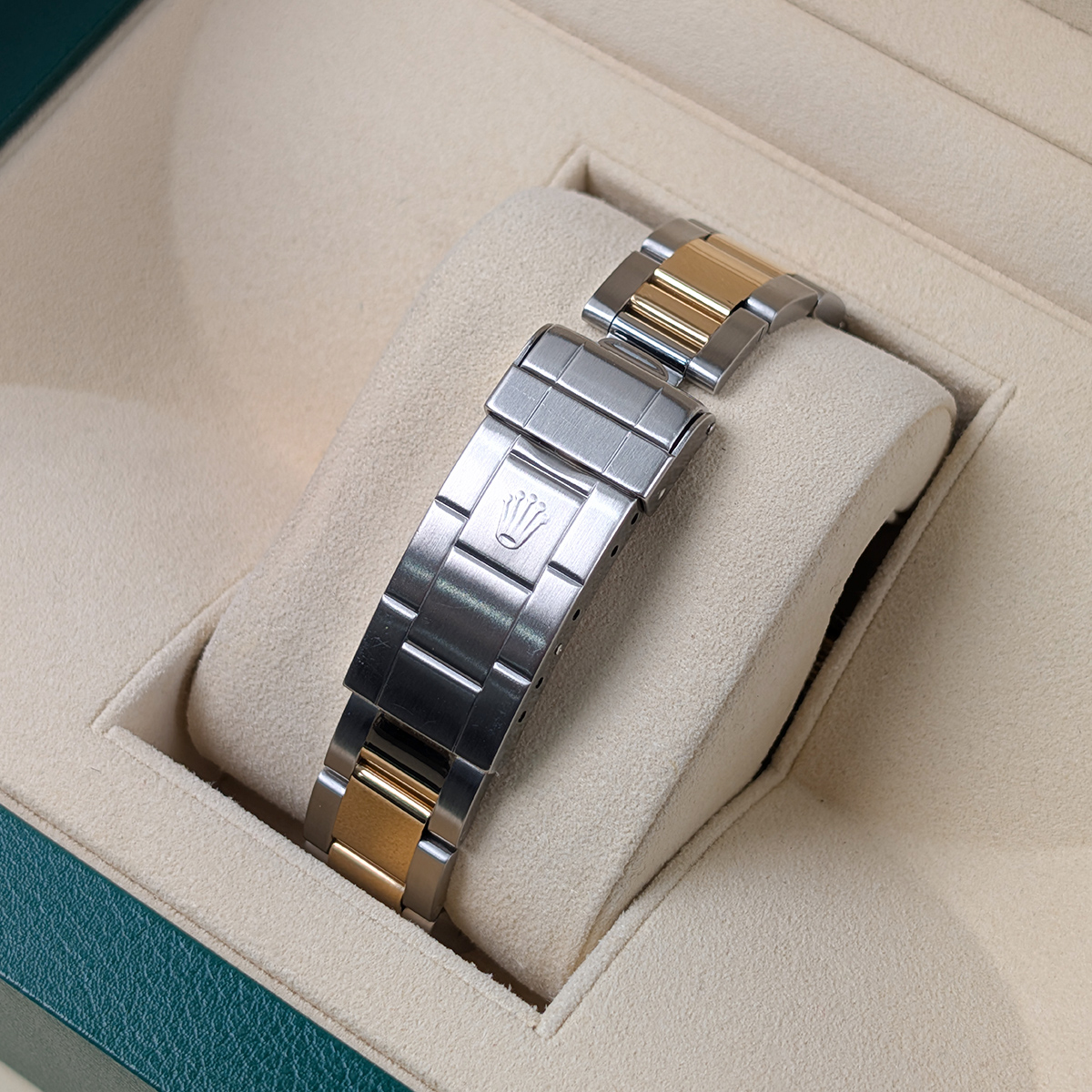 2A123619-D0E4-412C-8D18-83E646FA100E Rolex Submariner 16613 Black Dial Two-Tone Oyster Steel Buckle Watch - Image 4