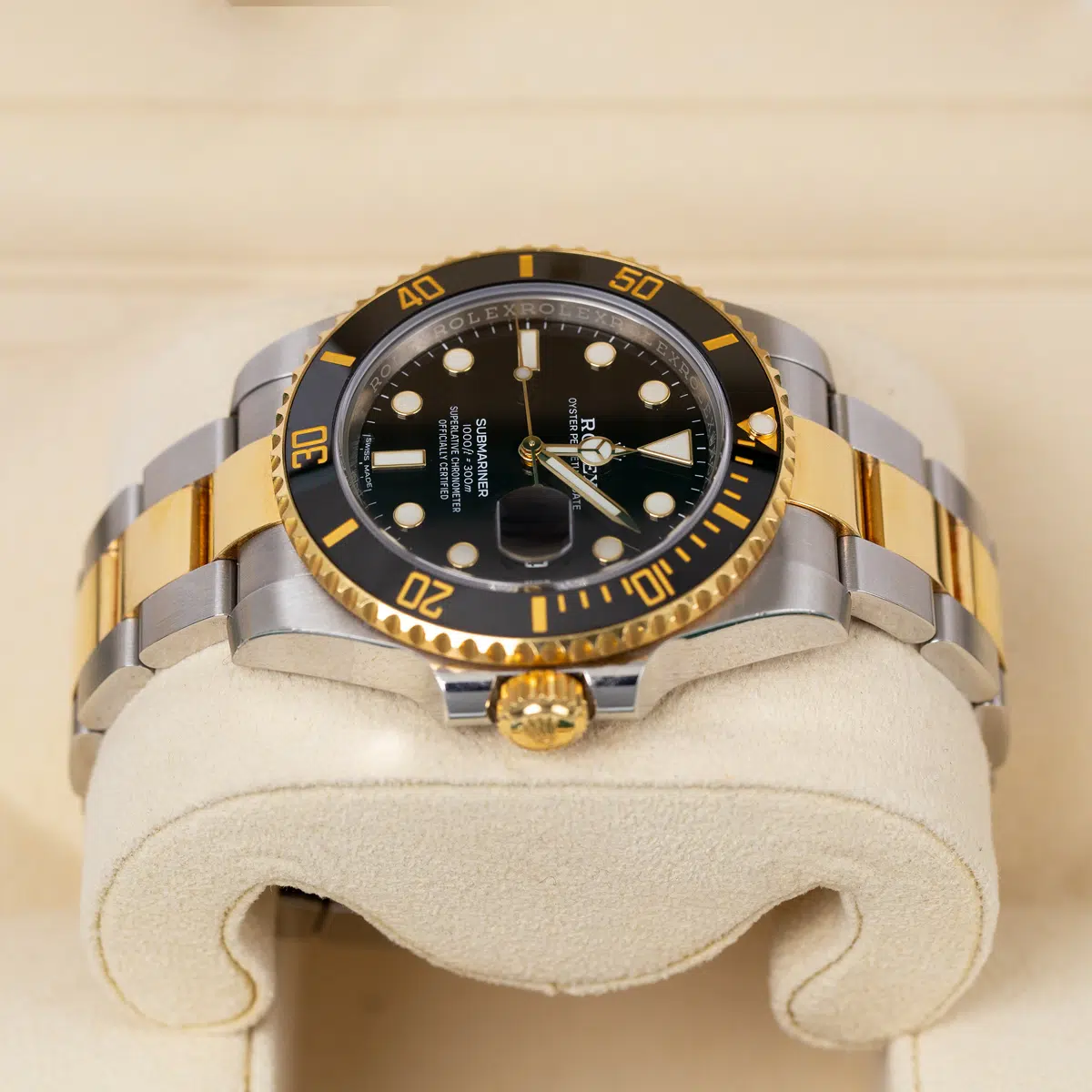 7BE427DA-B1A6-4DE6-AA3C-A44D226B5098 Rolex Submariner 116613LN Oyster Perpetual Date Mens Watch