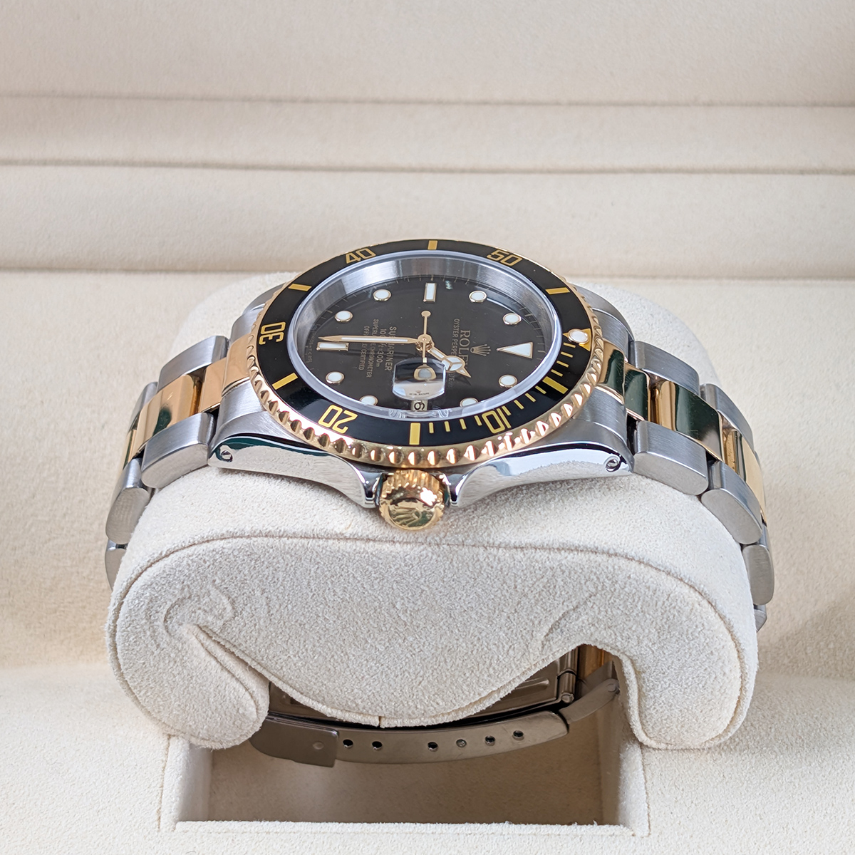 91B6BF56-6297-43CB-AFB6-58378E323321 Rolex Submariner 16613 Black Dial Two-Tone Oyster Steel Buckle Watch - Image 3