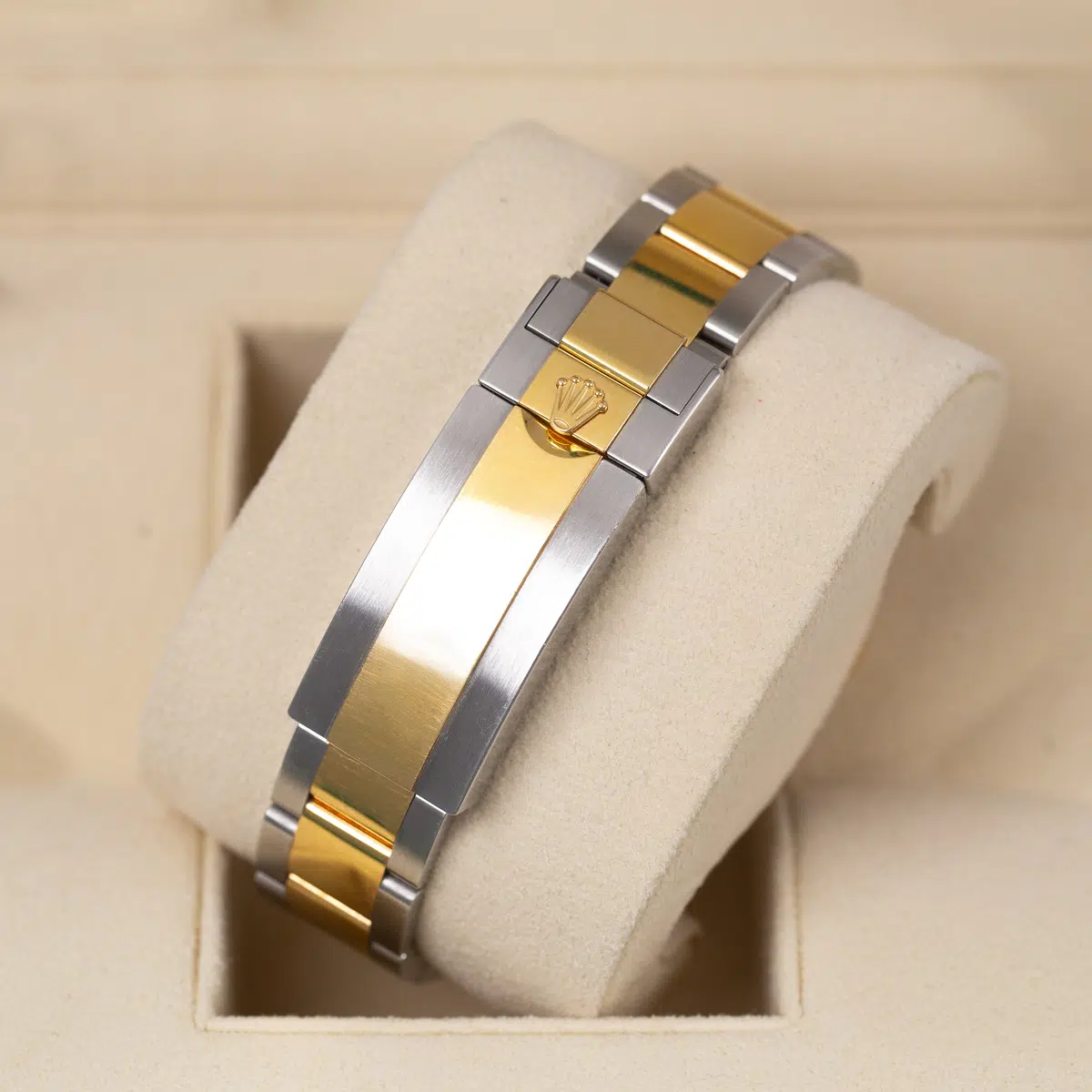 CAC5495D-81CA-45FD-8D72-020C7781AC81 Rolex Submariner 116613LN Oyster Perpetual Date Mens Watch - Image 4