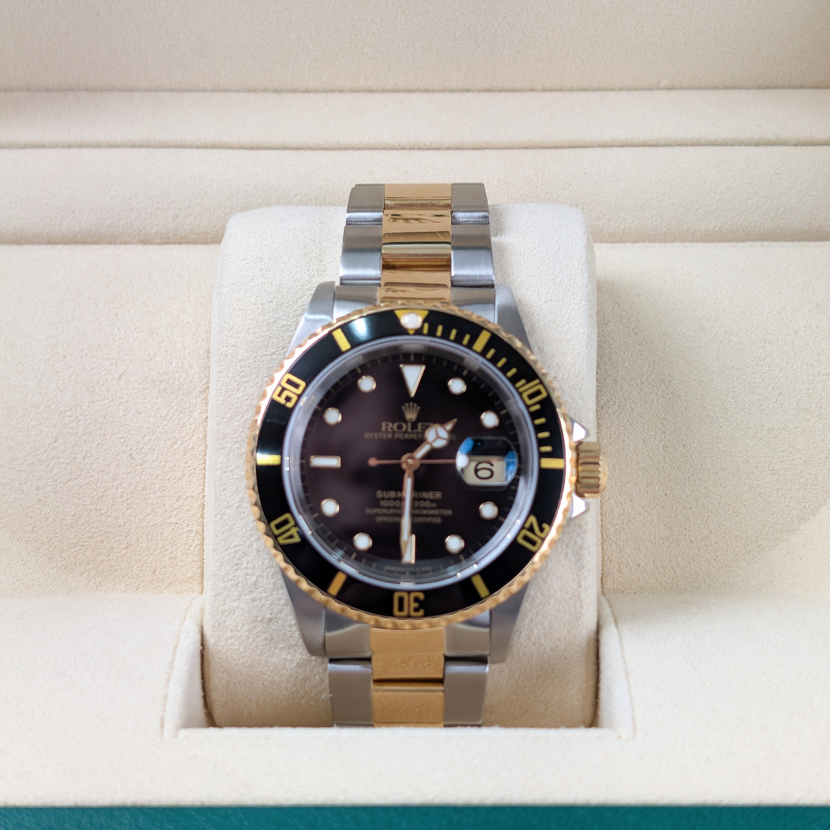 DB063419-69B5-4595-BF65-0CAA42377868 Rolex Submariner 16613 Black Dial Two-Tone Oyster Steel Buckle Watch